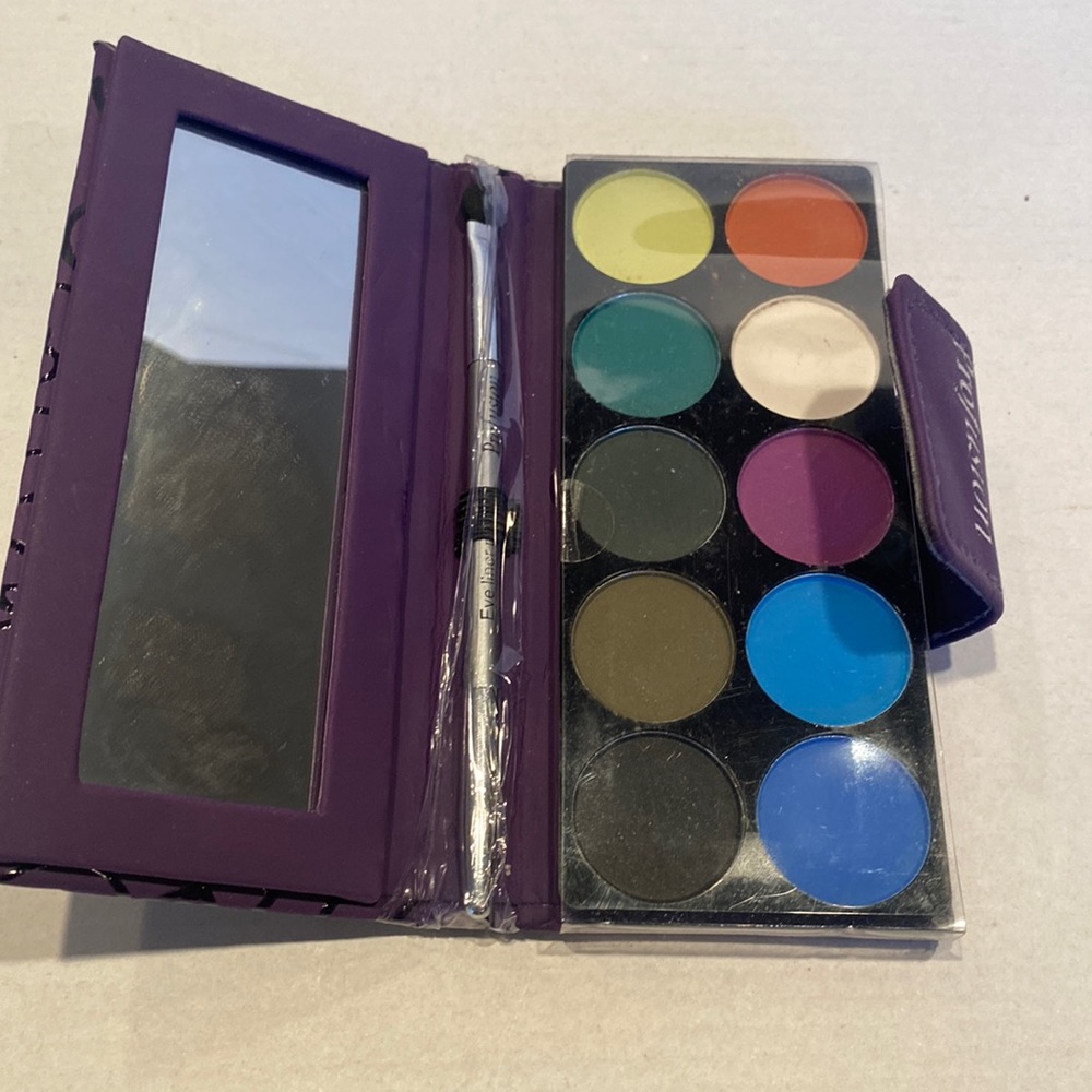 NWT Set of 2 Profusion Eyeshadow Cases - Purple